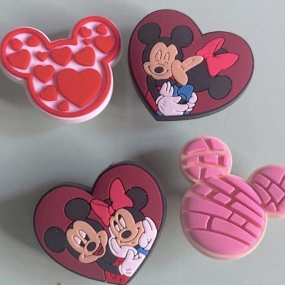 Lot Disney Love Hearts Mickey Minnie Mouse Shoe Charms Crocs Like Jibbitz - Picture 1 of 2
